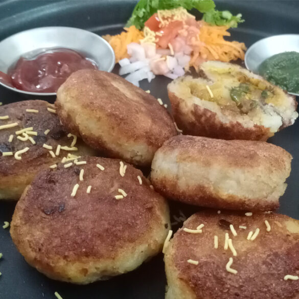 lipsmacking stuffed alootikki aduge prapancha